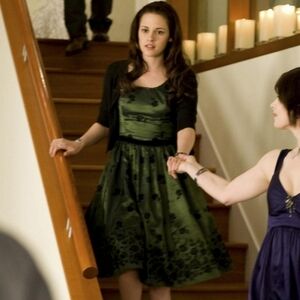 NECA Bella Swan Black & Green Birthday Dress - New Moon